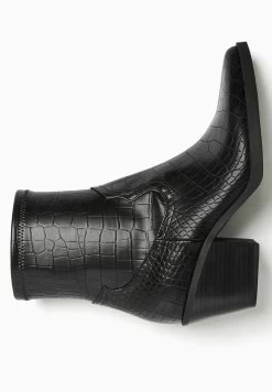 BERSHKA Embossed Animal Print 11122160 - Korte Laarzen - Black 12 BERSHKA Embossed Animal Print 11122160 - Korte Laarzen - Black -Bershka 04b4ee67a3a84e88b460fe17590be3bc