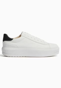 BERSHKA Coloured Heel 11416160 - Sneakers Laag - White -Bershka 04ba0063d3874f52b3262d49ac320b24