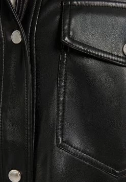 BERSHKA Imitatieleren Jas - Black 11 BERSHKA Imitatieleren Jas - Black -Bershka 07fbb05f197a4e77891189b9a761c3eb