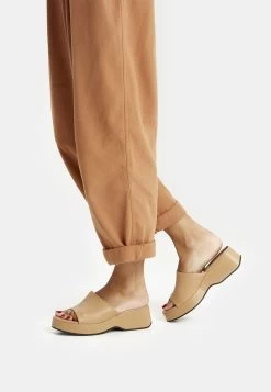 BERSHKA Muiltjes - Sand