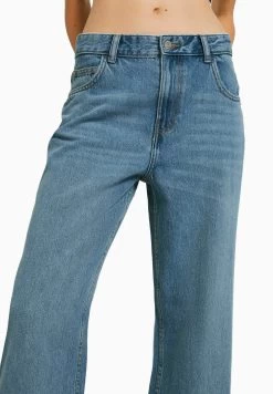 BERSHKA Wide Leg - Relaxed Fit Jeans - Light Blue Denim -Bershka 0c700a325ad443eda5f0fb2eb5382cfa