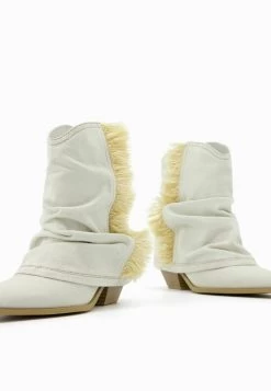 BERSHKA With Fringing - Cowboy-/Bikerlaarsjes - Beige -Bershka 0e85008454374c16a9295cb7f96a3e4d