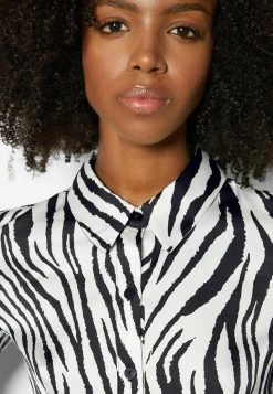 BERSHKA Long Sleeve - Overhemdblouse - Mottled Black 9 BERSHKA Long Sleeve - Overhemdblouse - Mottled Black -Bershka 0e868ec042af48ada3be2b81f3430347