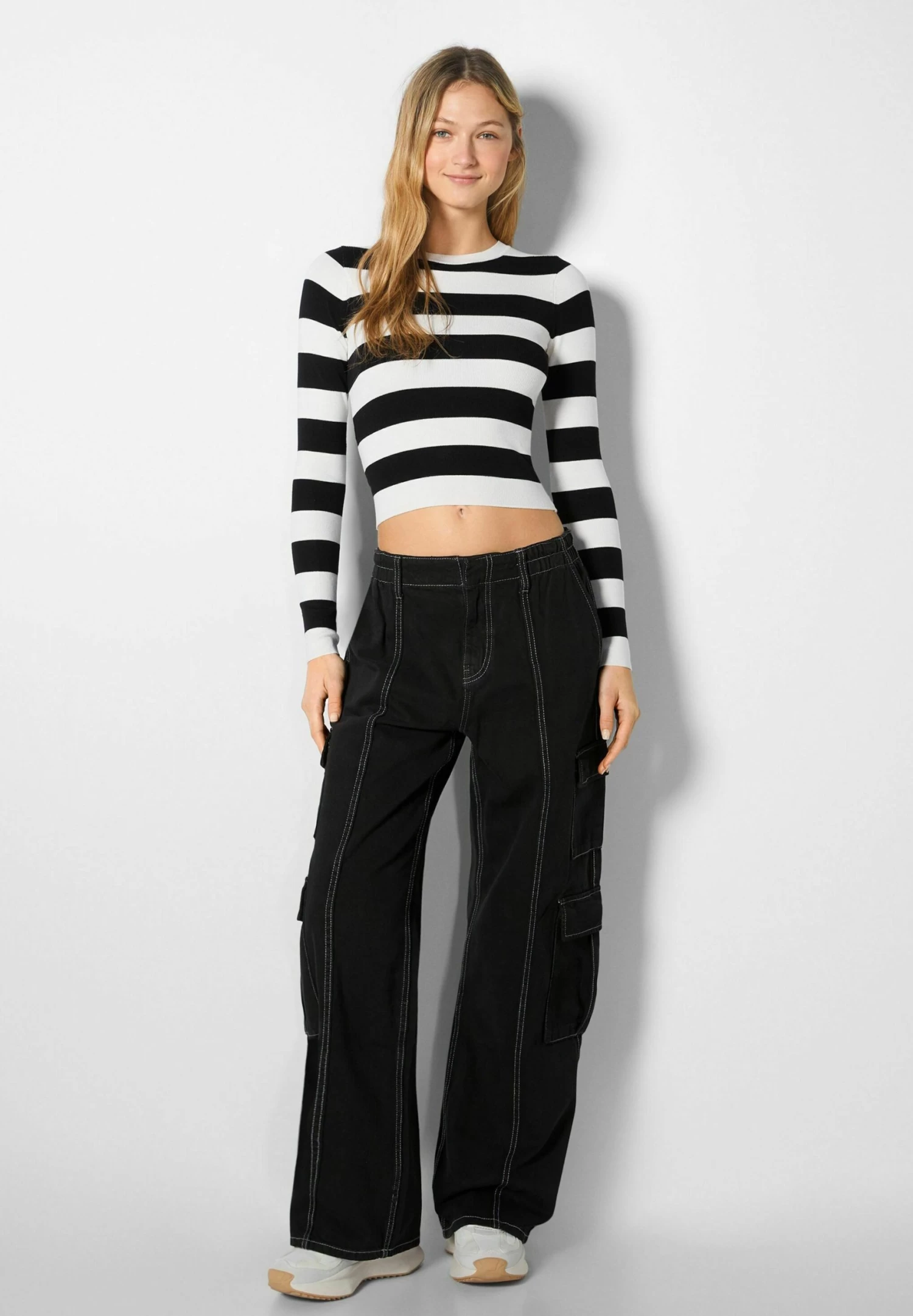 BERSHKA Multipocket Cargo Jeans - Flared Jeans - Black 2 BERSHKA Multipocket Cargo Jeans - Flared Jeans - Black - Afbeelding 2