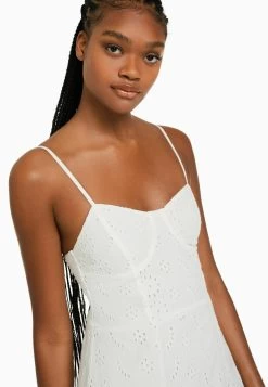 BERSHKA Ruffled With Swiss Embroidery - Jurk - White -Bershka 178f4c9d6a6e4508a28447119d7682ea