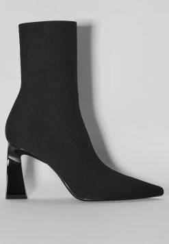 BERSHKA Korte Laarzen - Black -Bershka 18d59abdfa684ba88192cdcca6eb60d2