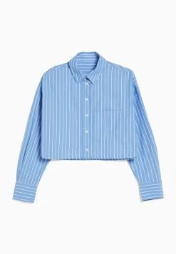 BERSHKA Cropped - Overhemdblouse - Light Blue -Bershka 1d5f7b8f088e4119a1dfb0662df6ddc7