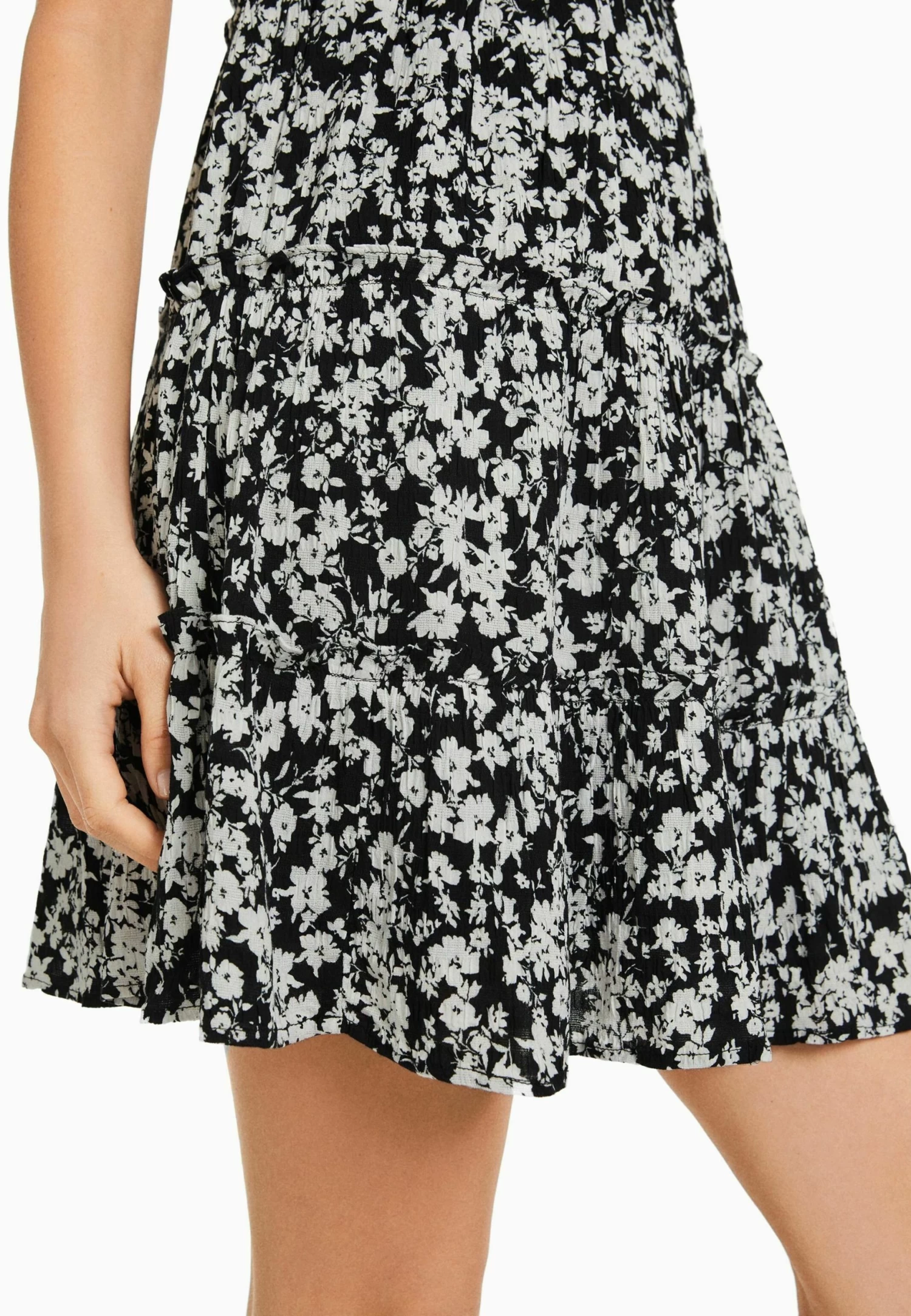 BERSHKA Strappy Ruffled - Mini - Jurk - Black 4 BERSHKA Strappy Ruffled - Mini - Jurk - Black - Afbeelding 4