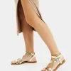 BERSHKA Metallic Strap - Flat Slider- Sandalen - Gold Coloured