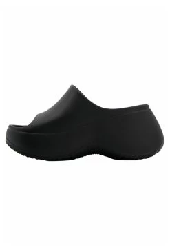 BERSHKA Platform- Badslippers - Black