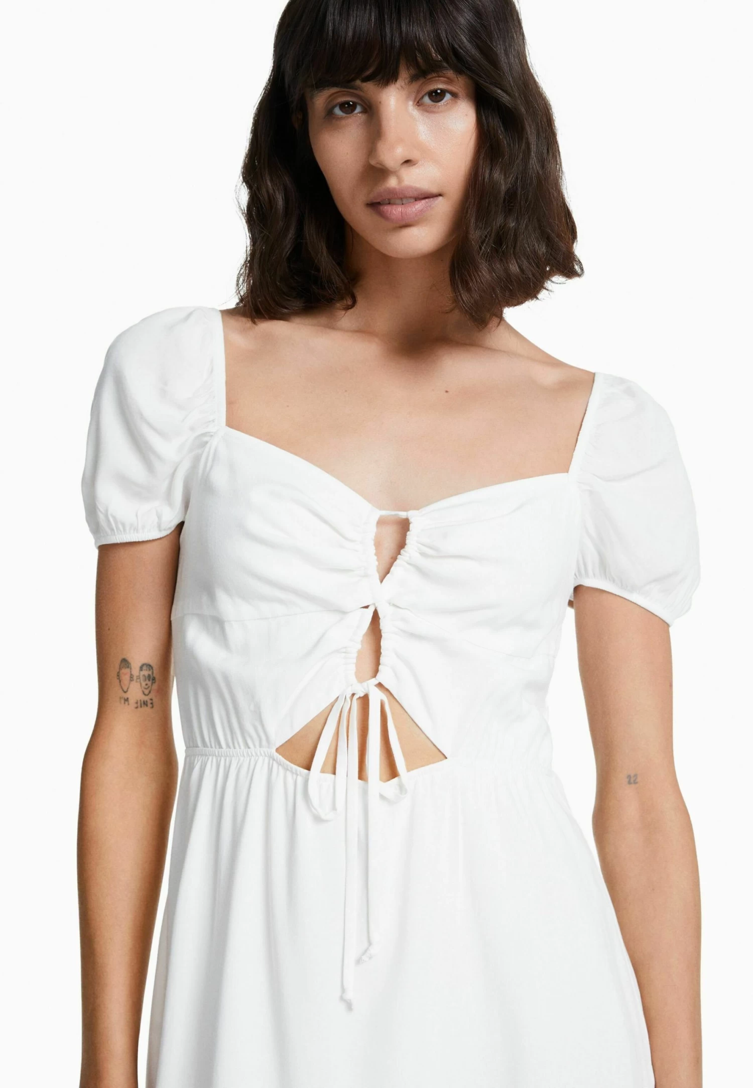 BERSHKA Short Sleeve - Mini- Jurk - White 4 BERSHKA Short Sleeve - Mini- Jurk - White - Afbeelding 4