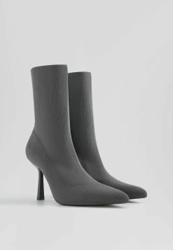BERSHKA Fitted - Korte Laarzen - Grey 9 BERSHKA Fitted - Korte Laarzen - Grey -Bershka 2bbda9540e954cb8af4f2524ae252d4f