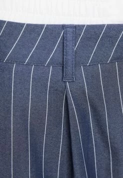 BERSHKA Tailored Striped Bermuda - Shorts - Dark Blue -Bershka 2c1edde536104c3b96a54a53812144e7