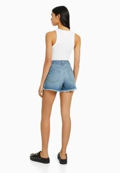 BERSHKA Ripped Shiny - Jeansshort - Light Blue Denim -Bershka 2c9b86f2a0694274b1b50e3b6f136a87