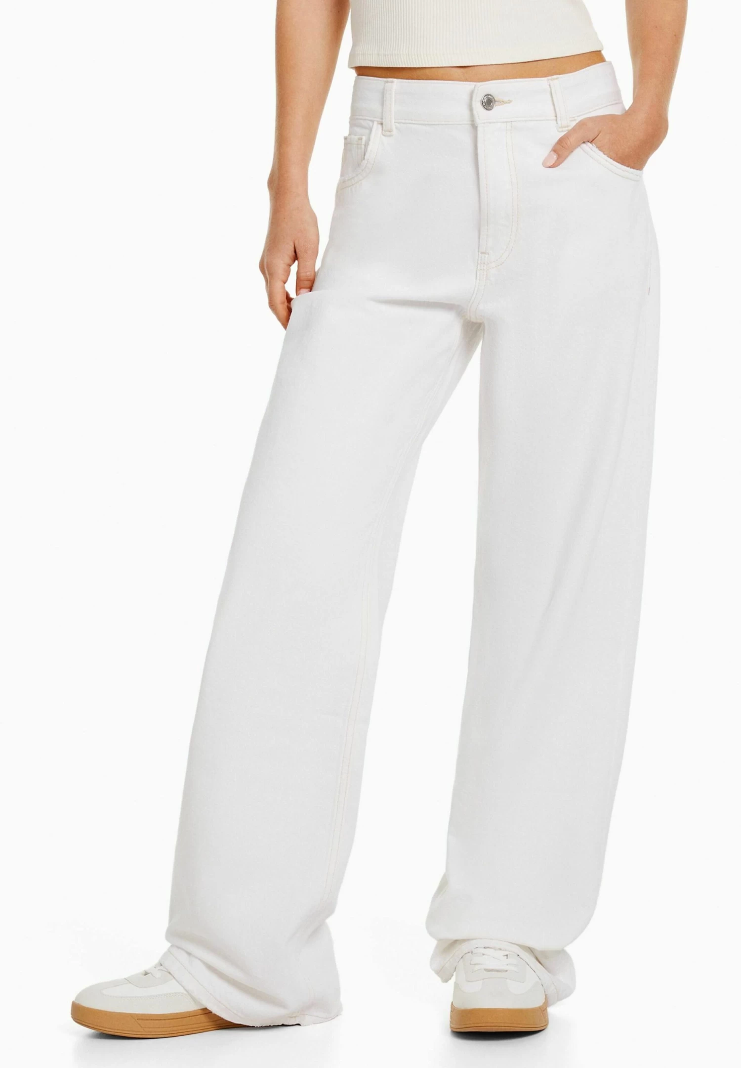 BERSHKA Wide Leg 90S- Relaxed Fit Jeans - White 1 BERSHKA Wide Leg 90S- Relaxed Fit Jeans - White