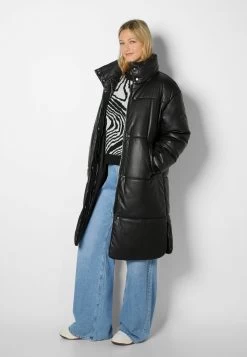 BERSHKA Long- Winterjas - Black