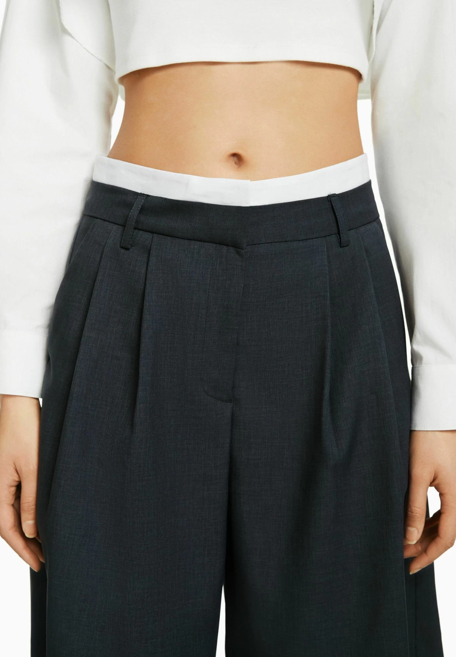 BERSHKA Tailored - Bermuda - Shorts - Grey 4 BERSHKA Tailored - Bermuda - Shorts - Grey - Afbeelding 4