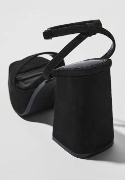 BERSHKA Sandalen Met Plateauzool - Black 10 BERSHKA Sandalen Met Plateauzool - Black -Bershka 33d7d670134a4b00a00638a68757bf9e