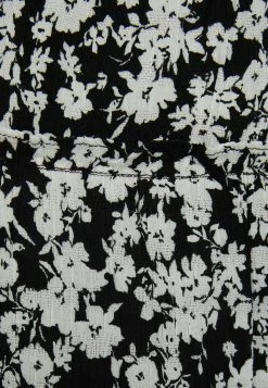 BERSHKA Strappy Ruffled - Mini - Jurk - Black 11 BERSHKA Strappy Ruffled - Mini - Jurk - Black -Bershka 34034330f21646f3ba7a32955488e43d