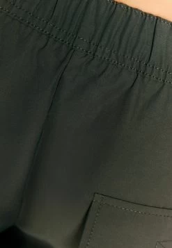 BERSHKA Pockets And Straps- Shorts - Dark Green -Bershka 35b1d8c825bc40f69daa3da502899059