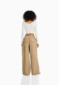 BERSHKA Parachute - Cargobroek - Camel -Bershka 38ee078bef024885b156436818df4e97