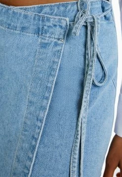 BERSHKA Knotted - Wikkelrok - Light Blue Denim -Bershka 39d1eaa820e14cb3a73146008102a279