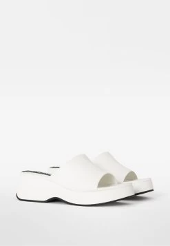 BERSHKA Muiltjes - White -Bershka 3c76d665de6347ef9382efde5aa5c583