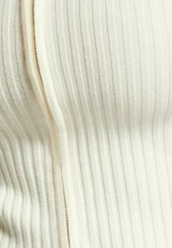 BERSHKA With Bardot Collar - Vest - White 9 BERSHKA With Bardot Collar - Vest - White -Bershka 3db3d2a55ac245da8032a23135801946