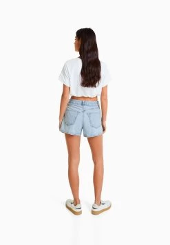 BERSHKA Mom Fit - Jeansshort - Light Blue -Bershka 3ec80a91b9e84144bf9f782d26a242b3