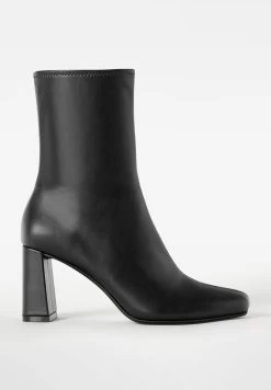 BERSHKA Patent Style Fitted - Korte Laarzen - Black -Bershka 3f76deb1b0954e9c88444abc0c27d186