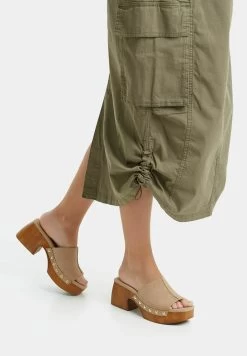 BERSHKA Studded - Clogs - Sand