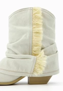 BERSHKA With Fringing - Cowboy-/Bikerlaarsjes - Beige -Bershka 43fc396f896b48a8b53267d15f71797f