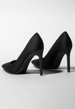 BERSHKA With A Pointed Toe - Klassieke Pumps - Black -Bershka 4599a79034f94b32a21b078b8318ae9e