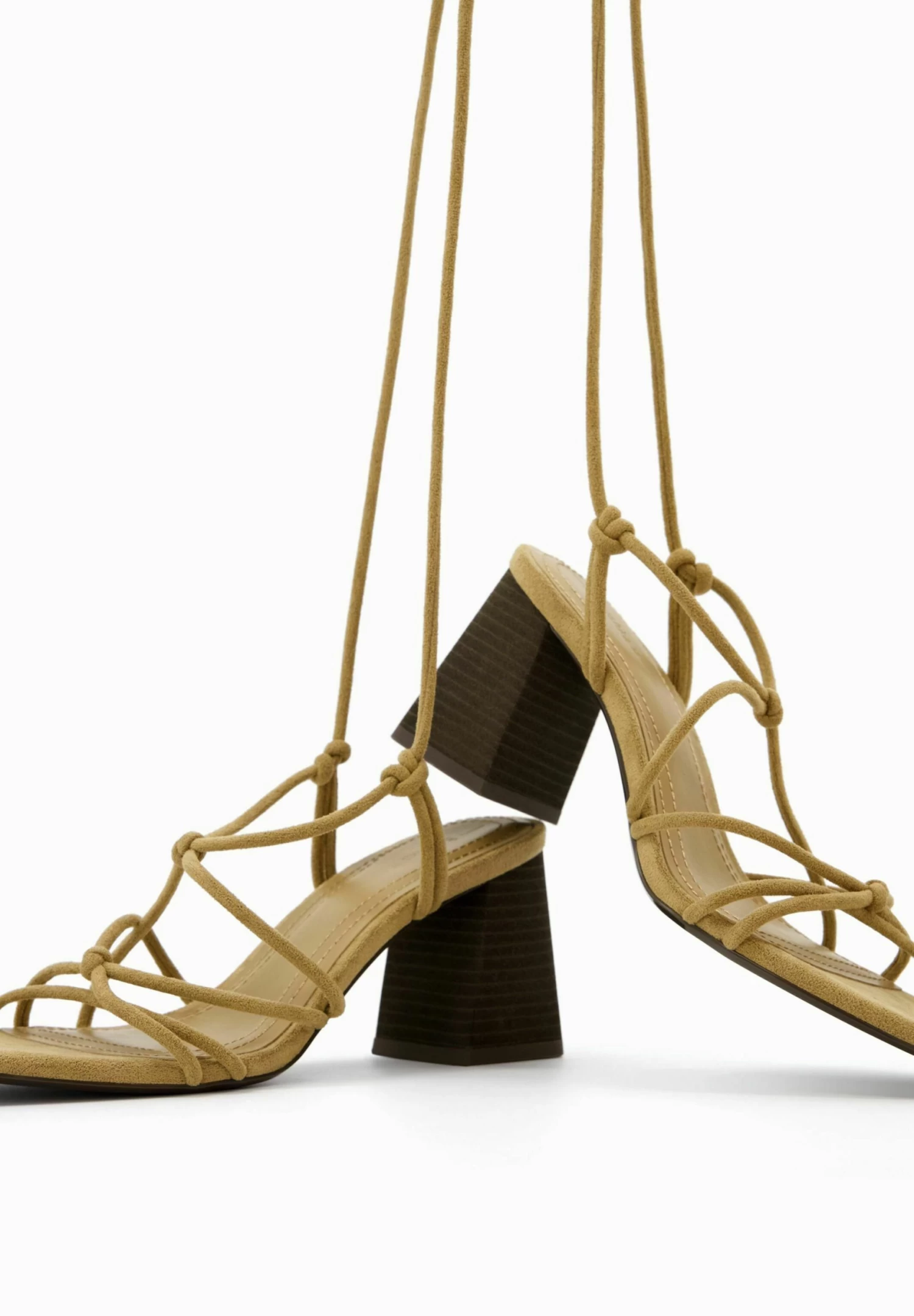 BERSHKA Tied With Knot Details - Sandalen - Sand 6 BERSHKA Tied With Knot Details - Sandalen - Sand - Afbeelding 6