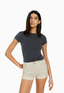 BERSHKA Comfort With Turn-Up Hems - Shorts - Beige