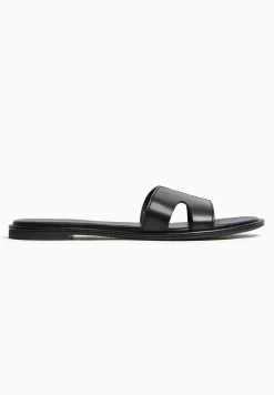 BERSHKA Cut-Out Detail-Flat- Badslippers - Black -Bershka 4b81b12ad263403eb27cc9ba4df4971c