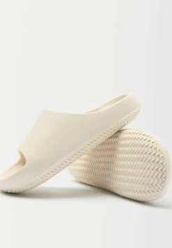 BERSHKA Muiltjes - Off White -Bershka 4c4a6e0b86374352a155769d149a8384