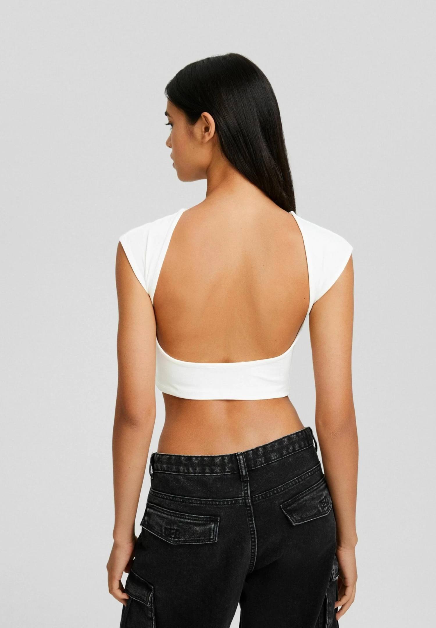 BERSHKA Short Sleeve Open Back - T-Shirt Basic - Beige 3 BERSHKA Short Sleeve Open Back - T-Shirt Basic - Beige - Afbeelding 3