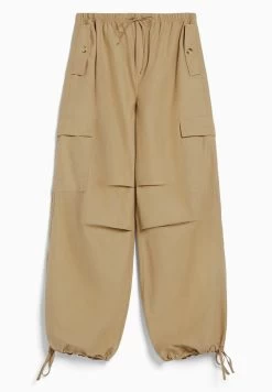 BERSHKA Parachute - Cargobroek - Camel -Bershka 4ecf5b3cdcd041579fea6e27f01bf4fb