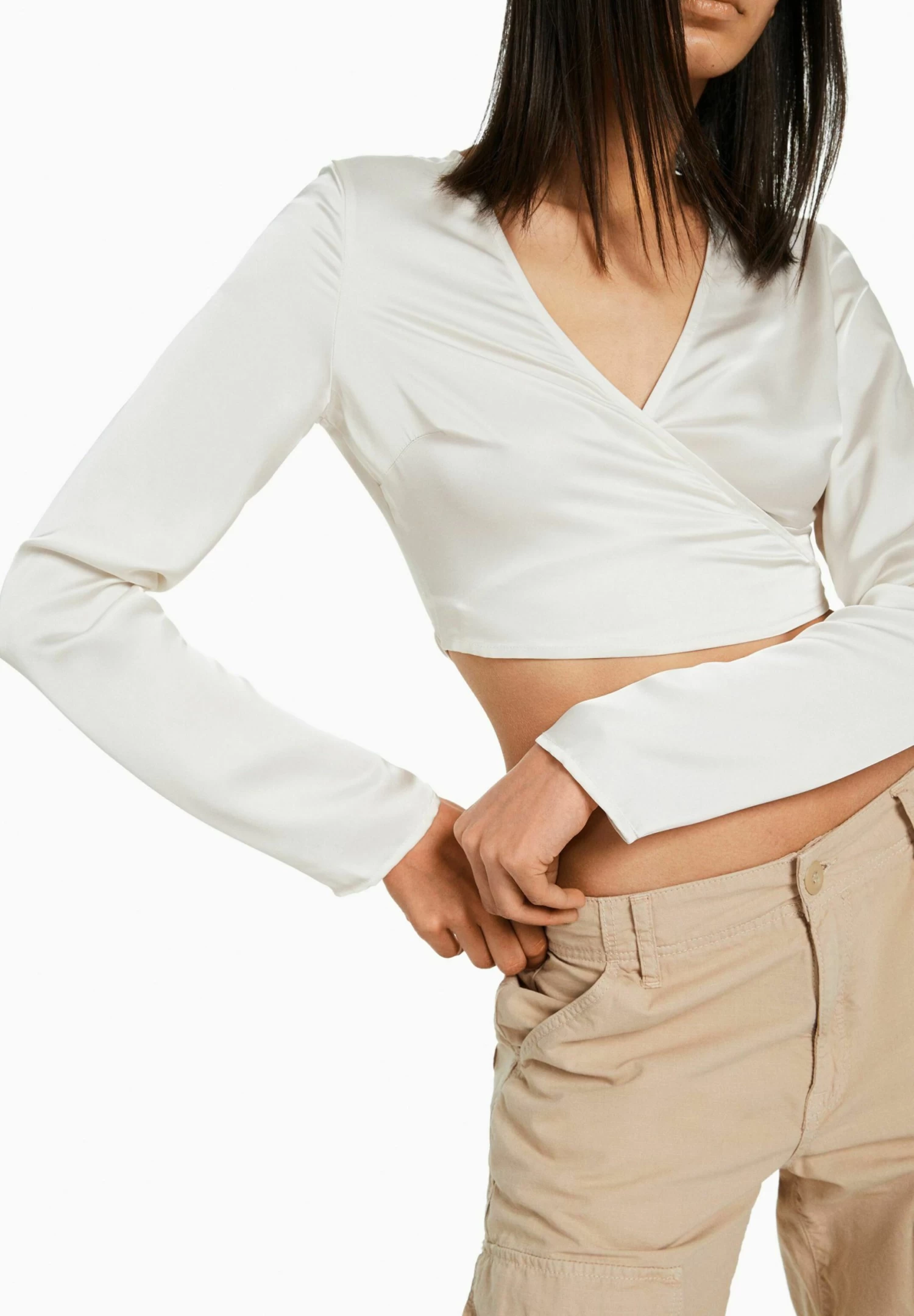 BERSHKA Long Sleeve Finish Crossover - Blouse - Beige 4 BERSHKA Long Sleeve Finish Crossover - Blouse - Beige - Afbeelding 4