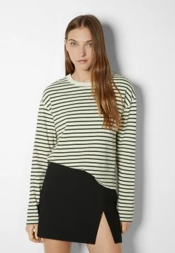 BERSHKA Boxy Fit- Longsleeve - Green