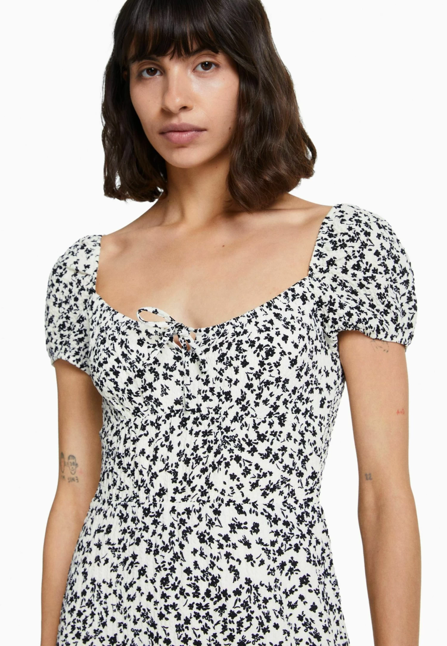 BERSHKA Short Sleeve Waffle- Mini - Gebreide Jurk - Black/White 4 BERSHKA Short Sleeve Waffle- Mini - Gebreide Jurk - Black/White - Afbeelding 4