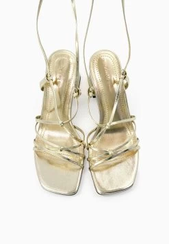 BERSHKA Tied- Sandalen - Gold Coloured -Bershka 517bb42078a14e6e8e4a53c145cd8f13