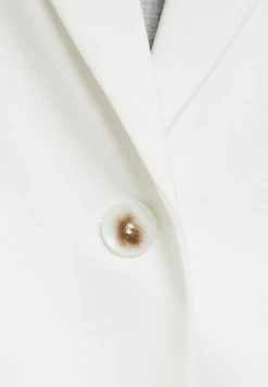 BERSHKA Tailored Cut- Halflange Jas - White -Bershka 51c55d3e991b43958a4ad35fc0c9b4e9