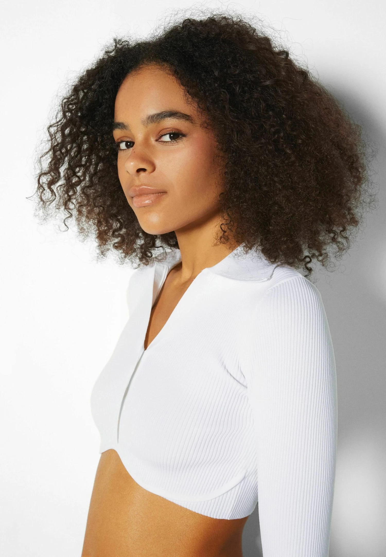 BERSHKA Cropped Buttoned - Vest - Off White 4 BERSHKA Cropped Buttoned - Vest - Off White - Afbeelding 4