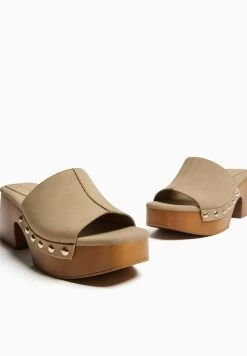 BERSHKA Studded - Clogs - Sand -Bershka 5a99b83fd6484a2ba9c5f205d410b803