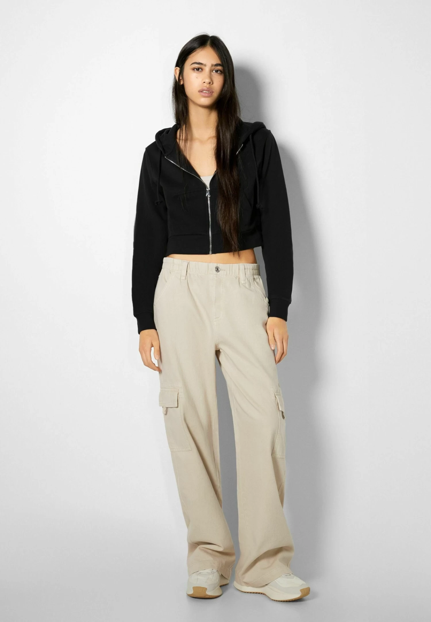 BERSHKA Cropped - Sweater Met Rits - Black 2 BERSHKA Cropped - Sweater Met Rits - Black - Afbeelding 2