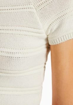 BERSHKA Short Sleeve - T-Shirt Basic - Beige 10 BERSHKA Short Sleeve - T-Shirt Basic - Beige -Bershka 5edd3f56e9284bbc82a4b710bf05c57a