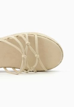 BERSHKA Tied - Sandalen Met Plateauzool - Beige -Bershka 5f8358fbc211478693b9c59dce1642f5