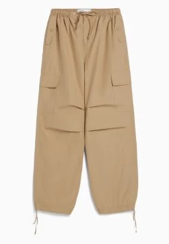 BERSHKA Parachute - Cargobroek - Camel -Bershka 65097023b38f4baeb1380d909689421d